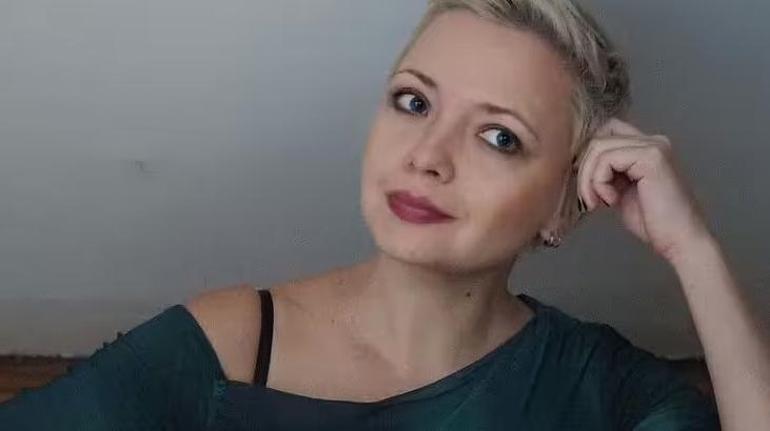 La fille secrète de Poutine travaille dans une galerie d'art anti-guerre à Paris