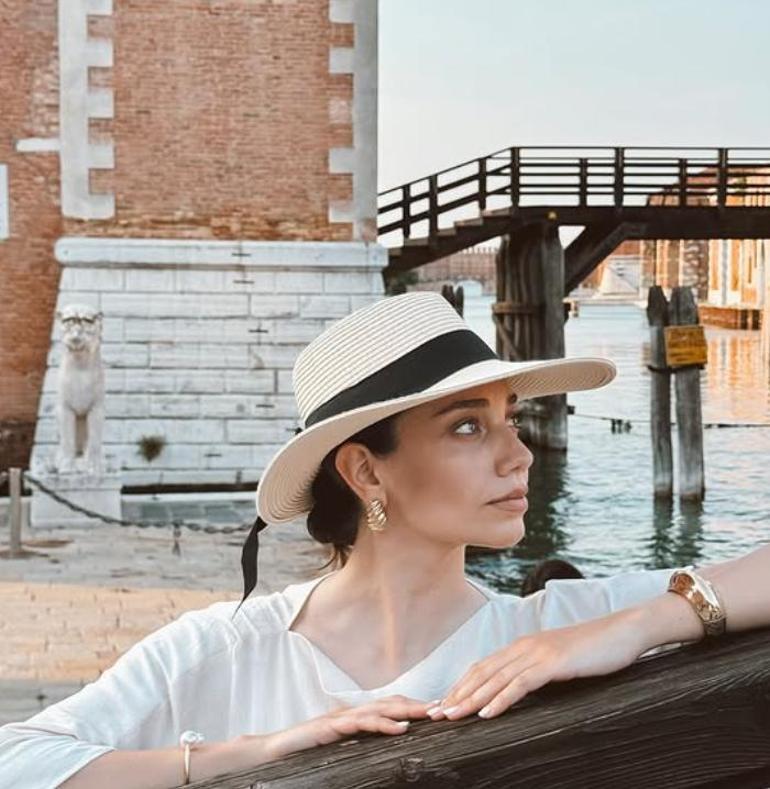 Özge Özacar sevgilisiyle birlikte tatilde Venedik tarzına beğeni yağdı