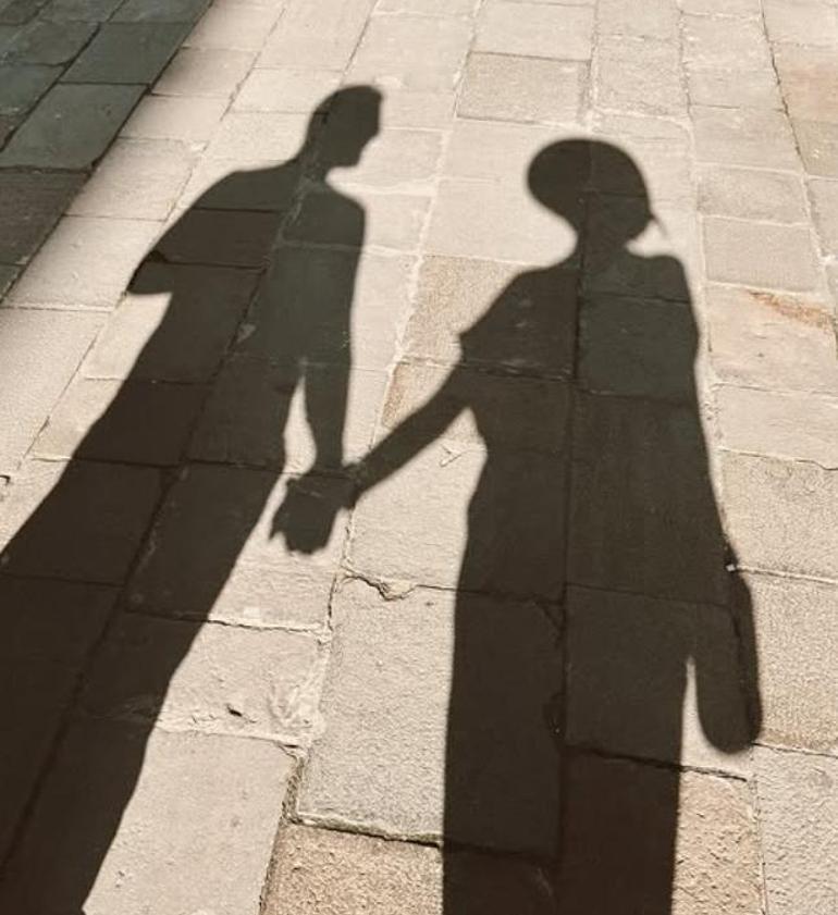 Özge Özacar sevgilisiyle birlikte tatilde Venedik tarzına beğeni yağdı