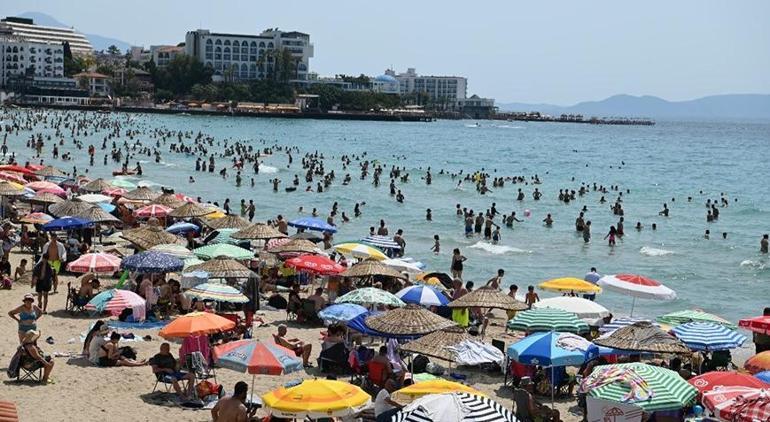 Kuşadasında bayram yoğunluğu Plajlar doldu taştı