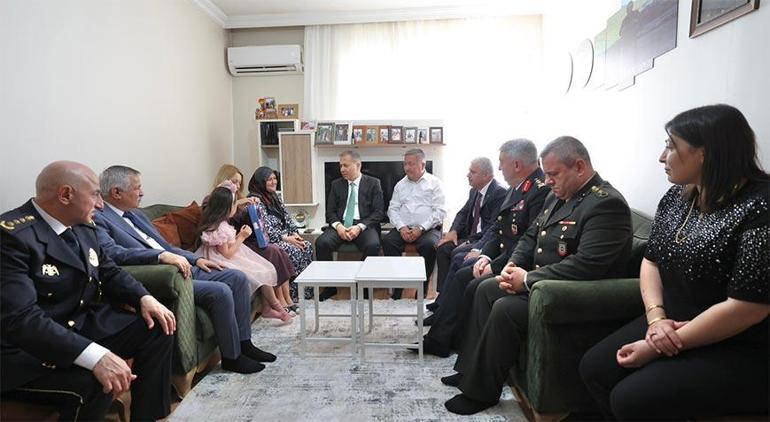 Bakan Yerlikaya Konyada şehit ailesini ziyaret etti