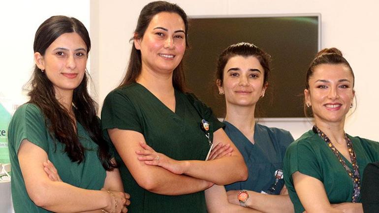 68453244a12e54de7c113773 Antalya'da hastanede zamanla yarış! Canlarını hastalar için hiçe saydılar