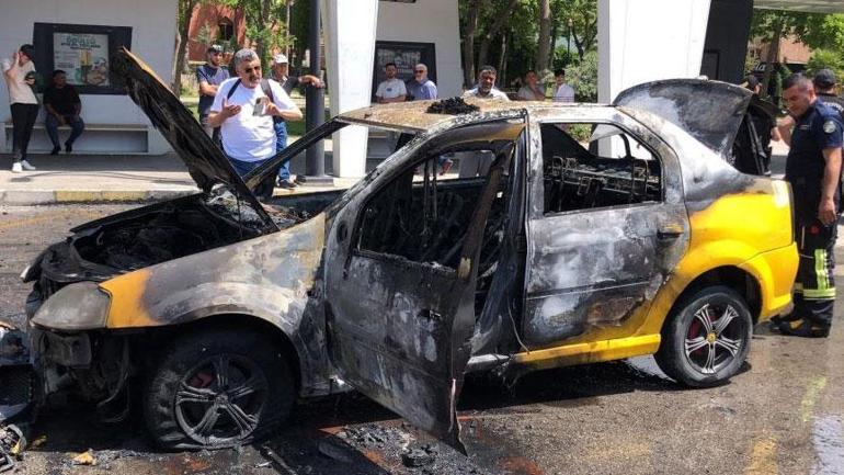 Elazığ’da can pazarı Çakmağı çakmasıyla ticari taksi alev topuna döndü