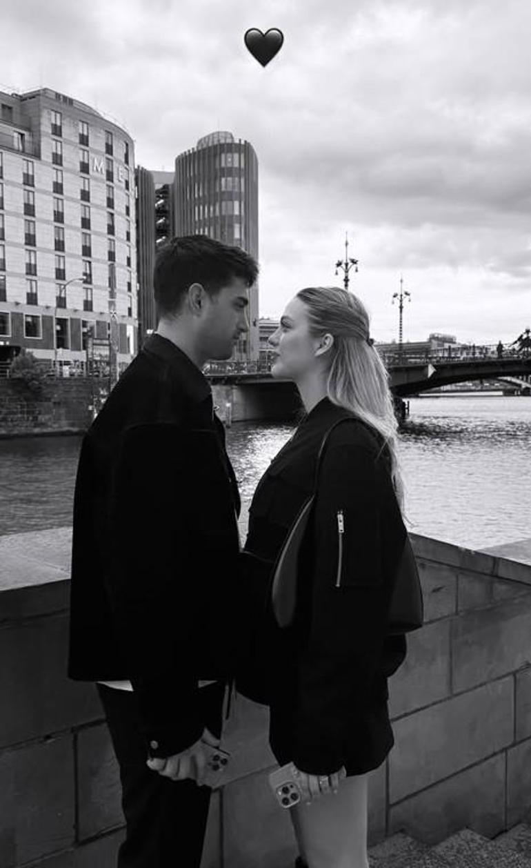 Berlinde aşka geldi Romantik kareyi kalp emojisiyle paylaştı