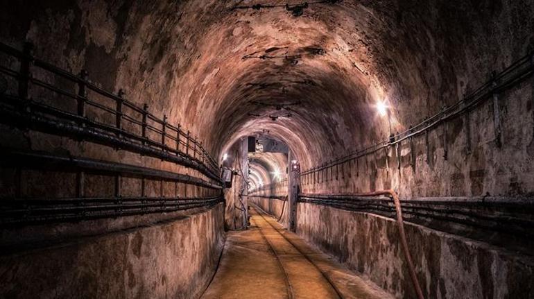Almanyada savaş önlemi Metro istasyonları ve otoparklar sığınaklara dönüşecek