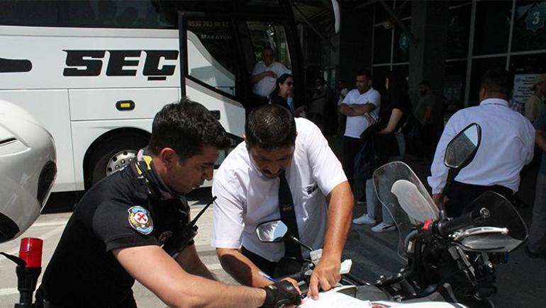 Yolcu sandığı sivil komiser ceza kesti: Direksiyonda telefona yakalandı