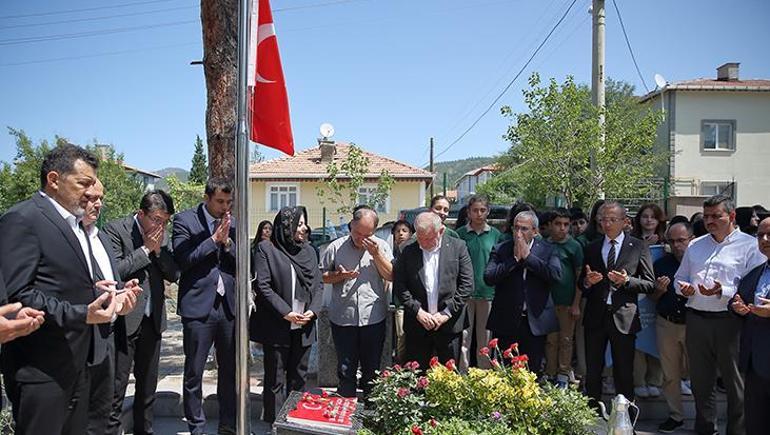 Şehit öğretmen Şenay Aybüke Yalçın, kabri başında anıldı