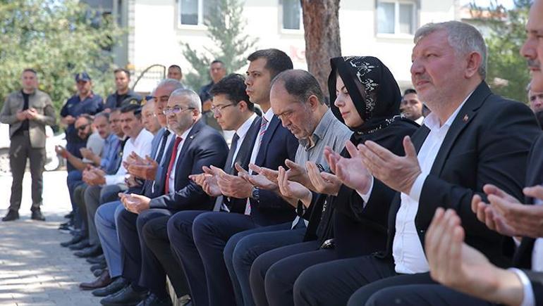 Şehit öğretmen Şenay Aybüke Yalçın, kabri başında anıldı