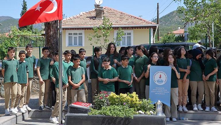 Şehit öğretmen Şenay Aybüke Yalçın, kabri başında anıldı