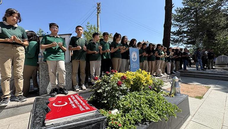 Şehit öğretmen Şenay Aybüke Yalçın, kabri başında anıldı