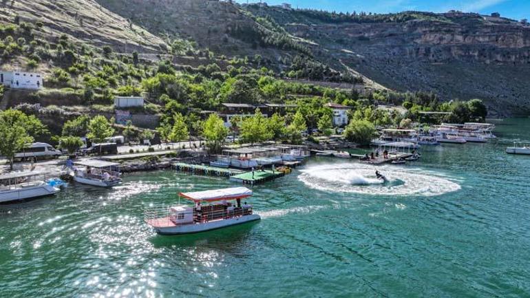 Dicle Baraj Gölünde Lamborghini keyfi: Devrilme riski yok