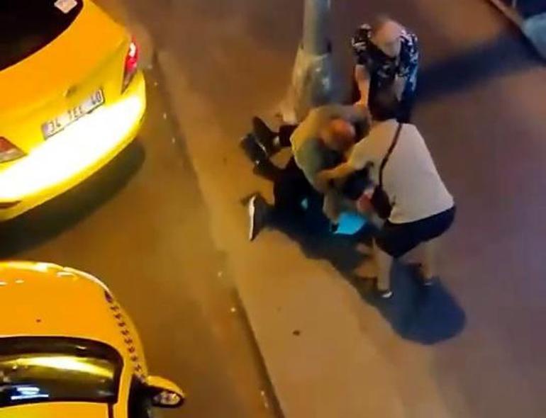 Taksicilerin müşteri alma kavgası: Yumruk atıp yerde sürüklediler