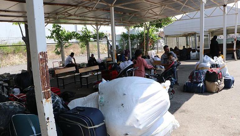 Türkiyedeki Suriyelilerin ülkelerine dönüşü Kurban Bayramı sonrasında da sürüyor