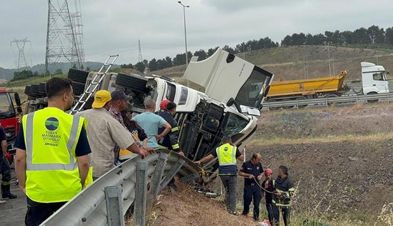 68485eb1a12e54de7c114691 Kocaeli'nde feci kaza! Karpuz yüklü TIR devrildi: 1 ölü, 3 yaralı
