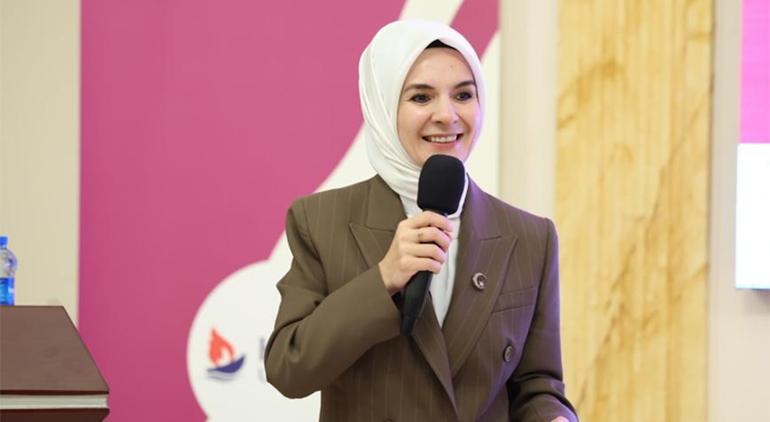 684872d2911df68ede45e117 Bakan Göktaş Bakü'de öğrencilerle bir araya geldi