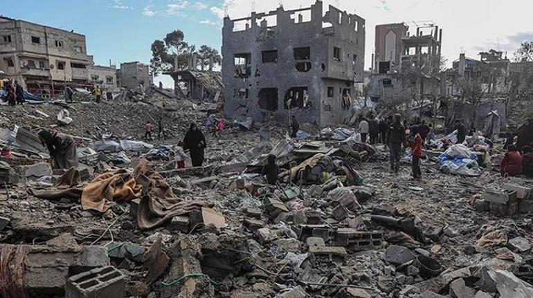 İsrail, Gazzede yardım bekleyenlere saldırdı: 36 ölü