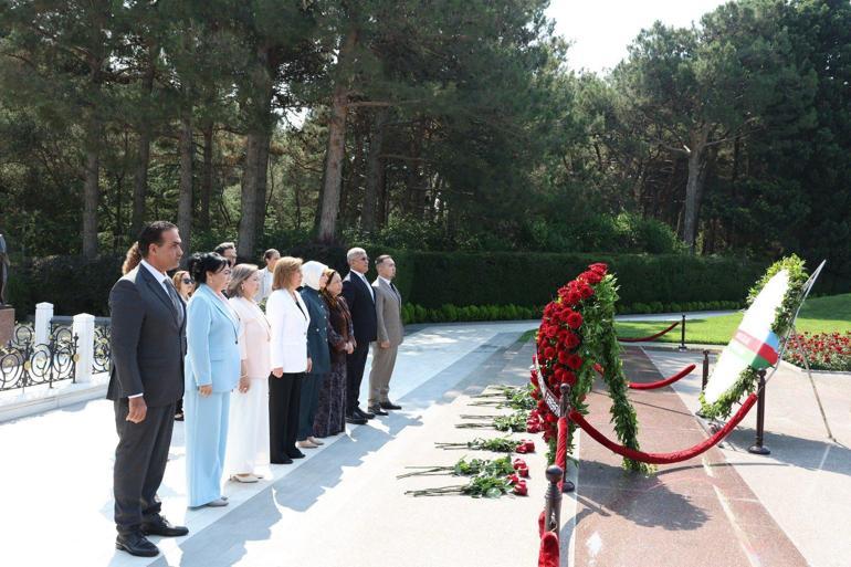Bakan Göktaş’tan Baküde şehitlik ziyareti
