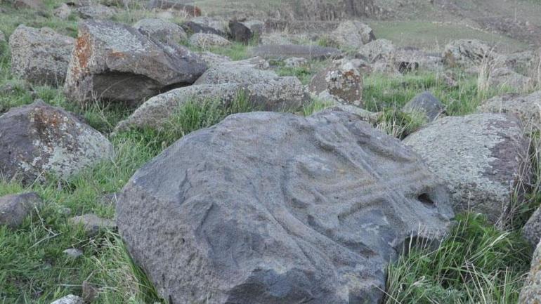 Farklı şekillerde haç işaretleri mezarlıklar Gören bir daha bakıyor