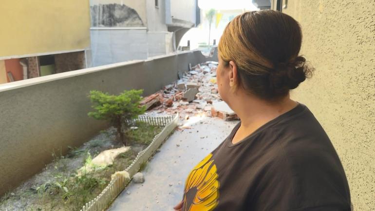 Röportaj sırasında facianın eşiğinden dönüldü: Binadan beton blok düştü