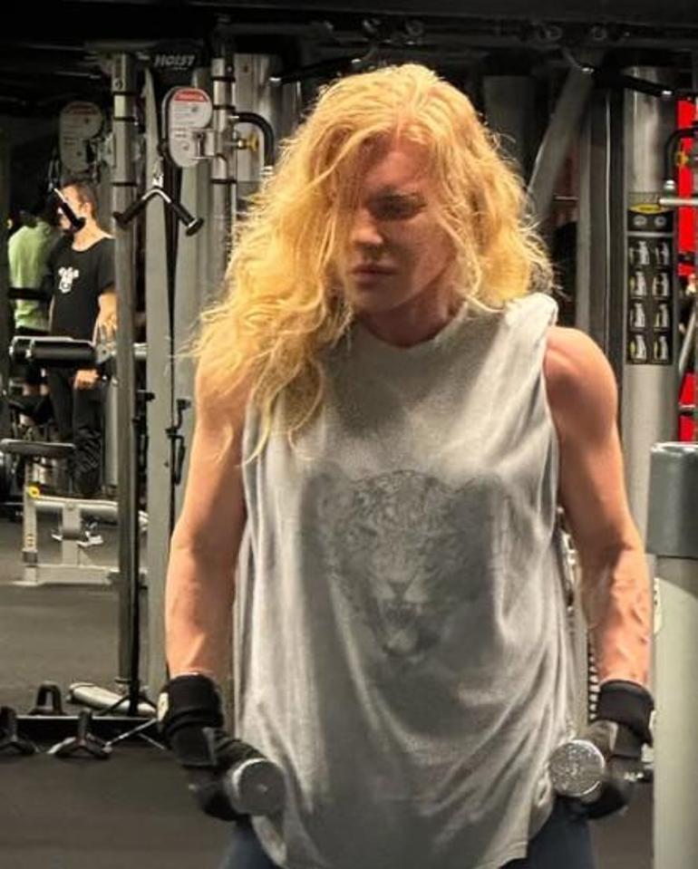 Spor salonundan çıkmıyor 62 yaşındaki Biricik Sudenin kaslı hali olay oldu