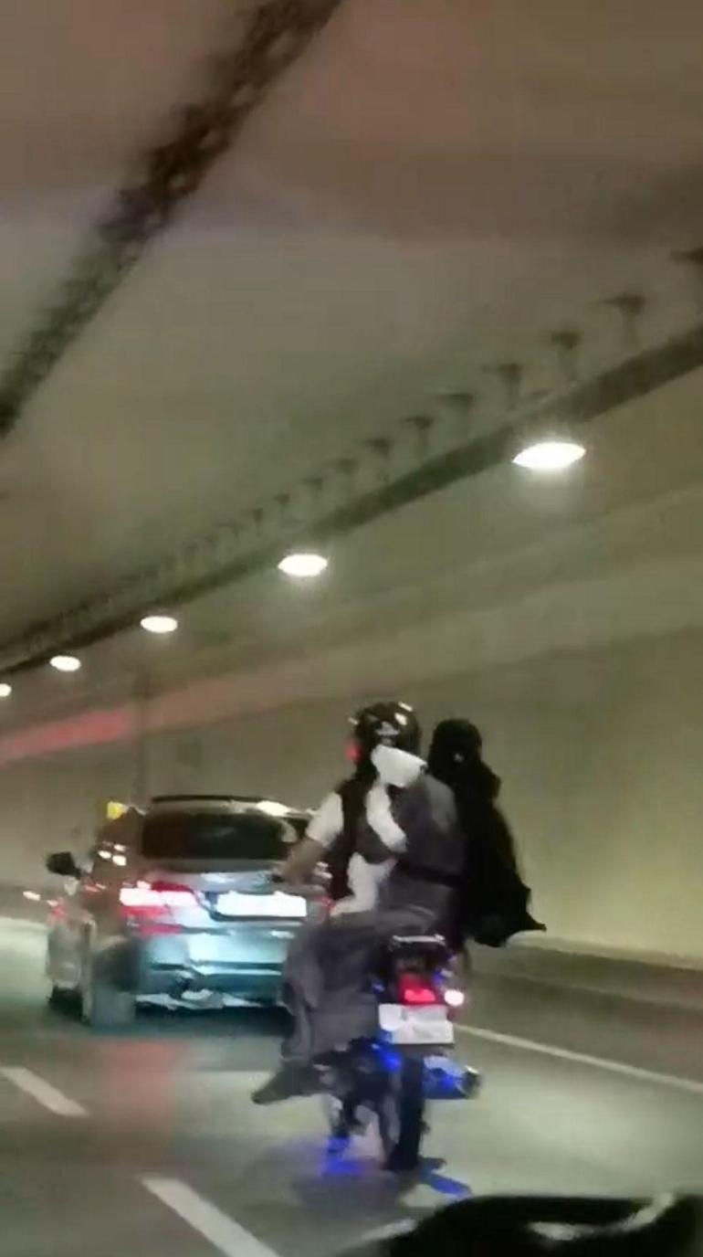 Avrasya Tünelinde tehlikeli yolculuk: 1i bebek 3 kişi motosiklet üzerinde