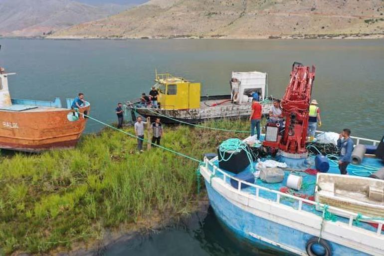 Her şey yok olmasın diye: Çelik halatlar ve zincirlerle bağlandı