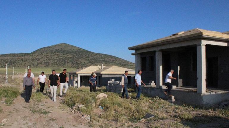 Çamura para gömdüler 25 köylü ile anlaştı, çukur kazıp ortadan kayboldu