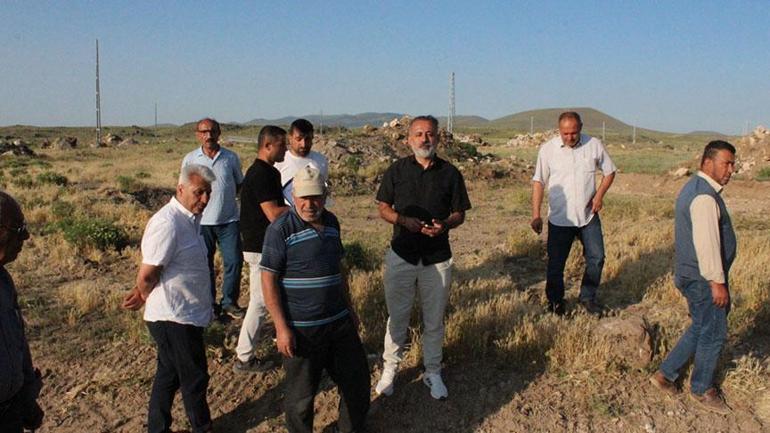 Çamura para gömdüler 25 köylü ile anlaştı, çukur kazıp ortadan kayboldu