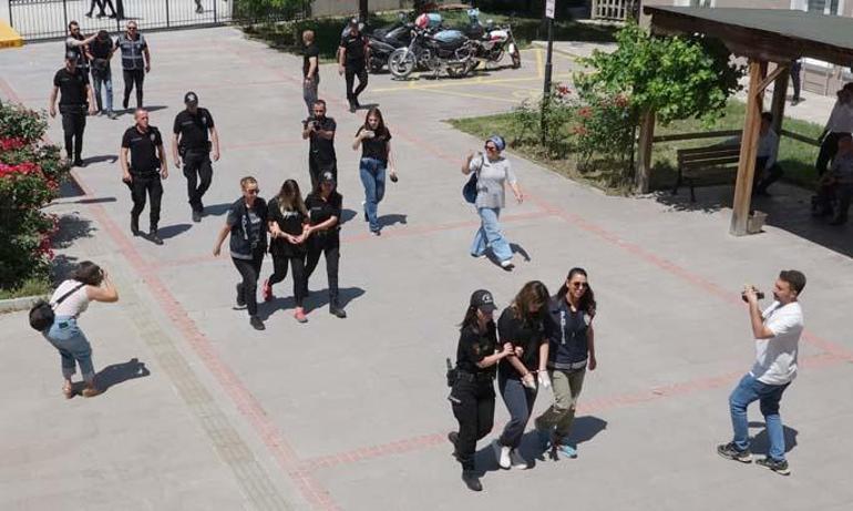 Dehşet evinden detaylar: Ellerinin kanlı olduğunu görünce polisi aradım