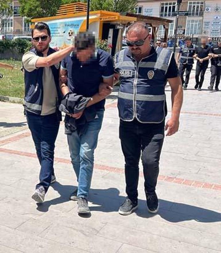 Dehşet evinden detaylar: Ellerinin kanlı olduğunu görünce polisi aradım