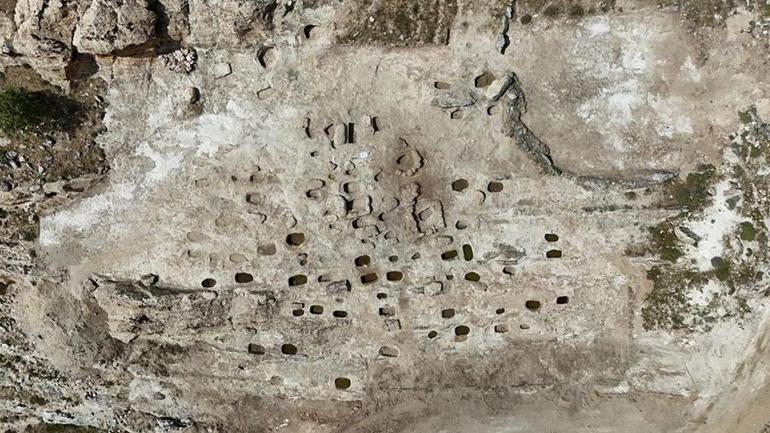 79 gizemli mezar 2.300 yıllık sır gün yüzüne çıktı