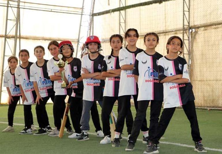 Vanlı kızların büyük başarısı: Ne anlarsınız dediler, şampiyon olduk