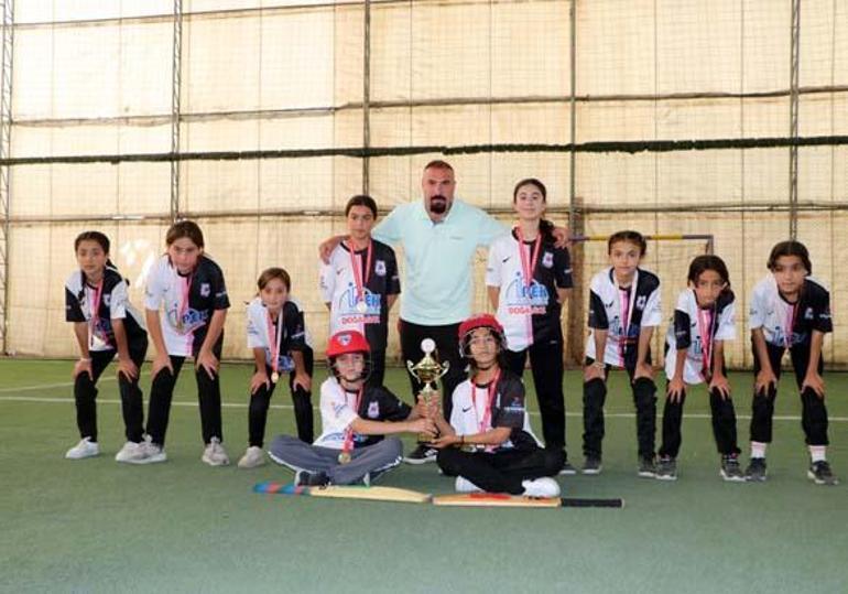 Vanlı kızların büyük başarısı: Ne anlarsınız dediler, şampiyon olduk