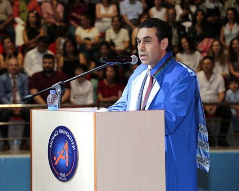 Eski dekanın yalanı ortaya çıktı: YÖK, profesörlüğünün iptalini onayladı