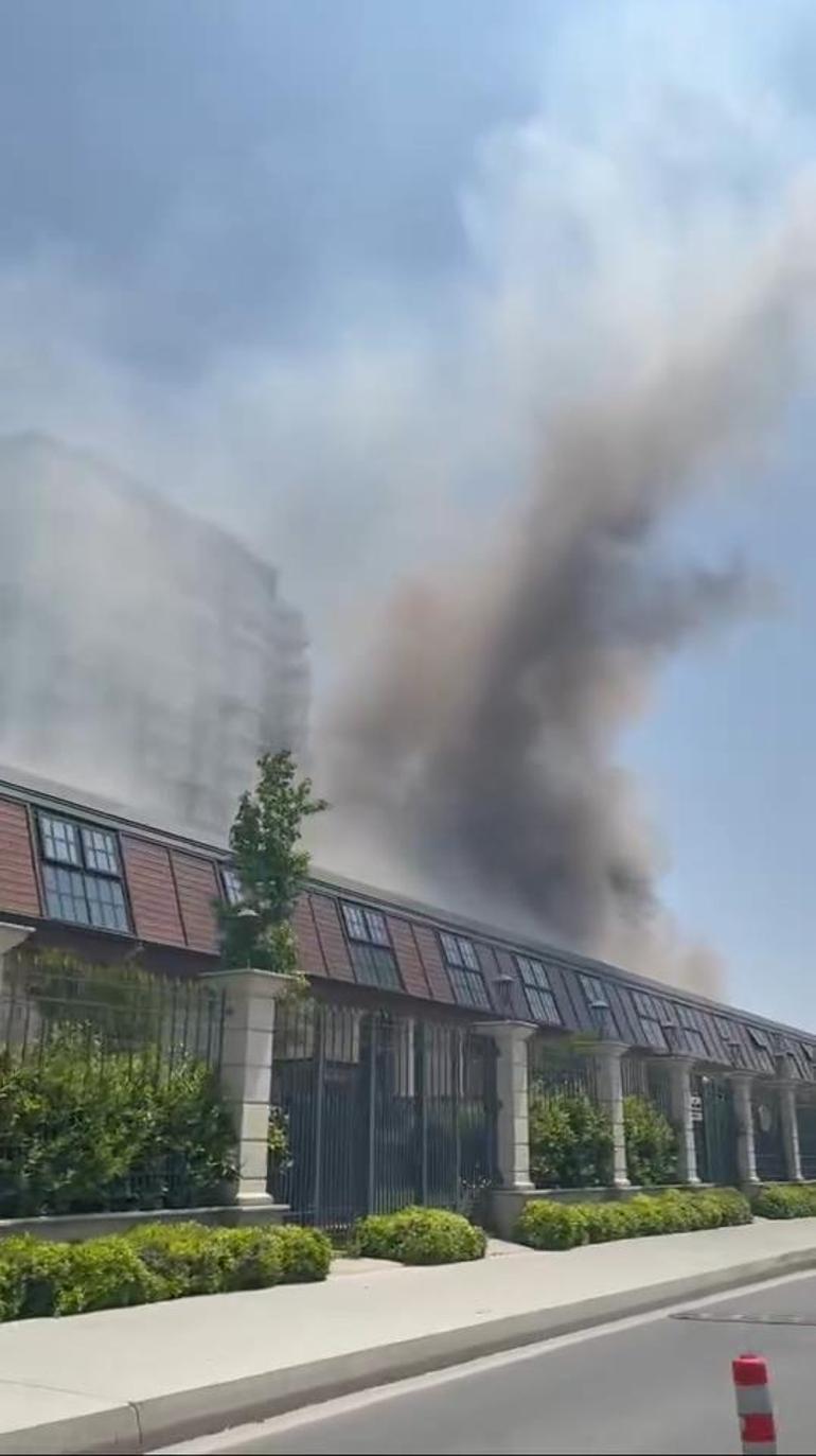 İstanbul Fişekhanede yangın Çok sayıda ekip sevk edildi