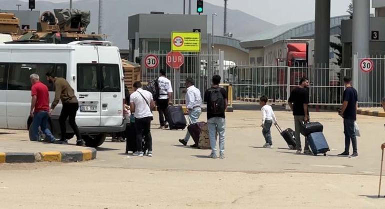 Türkiye-İran sınırında son durum: Türk vatandaşları Türkiyeye dönmek için sınır kapılarına yöneldi
