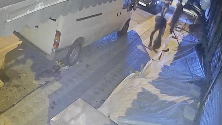 Kahvehanede dehşet Silahını gösterdi, kalbinden vuruldu