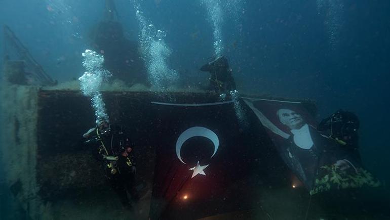 Jandarmanın 186. yılı su altında pankartla kutlandı Bakan Yerlikayadan Teşekkür mesajı
