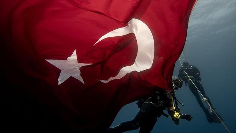 Jandarmanın 186. yılı su altında pankartla kutlandı Bakan Yerlikayadan Teşekkür mesajı