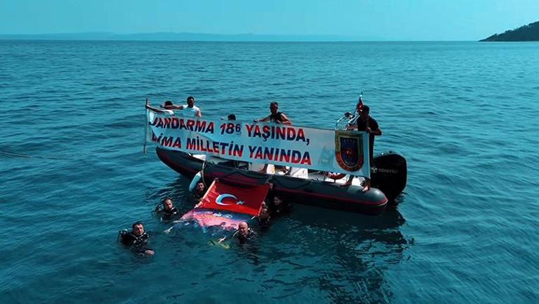 Jandarmanın 186. yılı su altında pankartla kutlandı Bakan Yerlikayadan Teşekkür mesajı