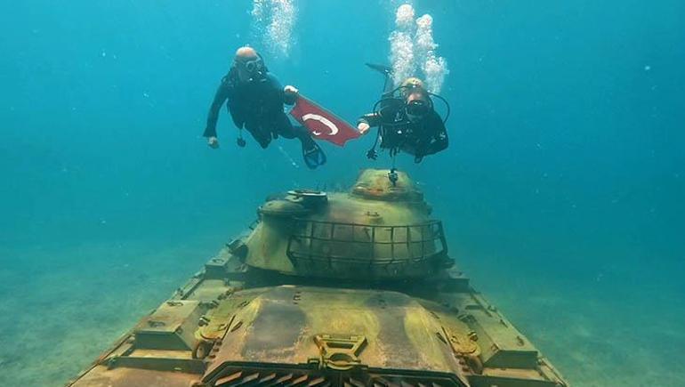 Jandarmanın 186. yılı su altında pankartla kutlandı Bakan Yerlikayadan Teşekkür mesajı