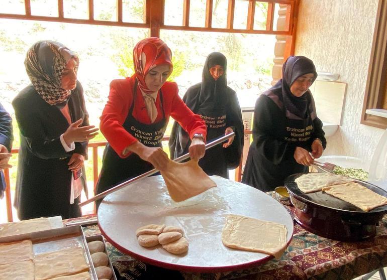 Bakan Göktaş, kadın kooperatifi açılışında oklavayla hamur açtı