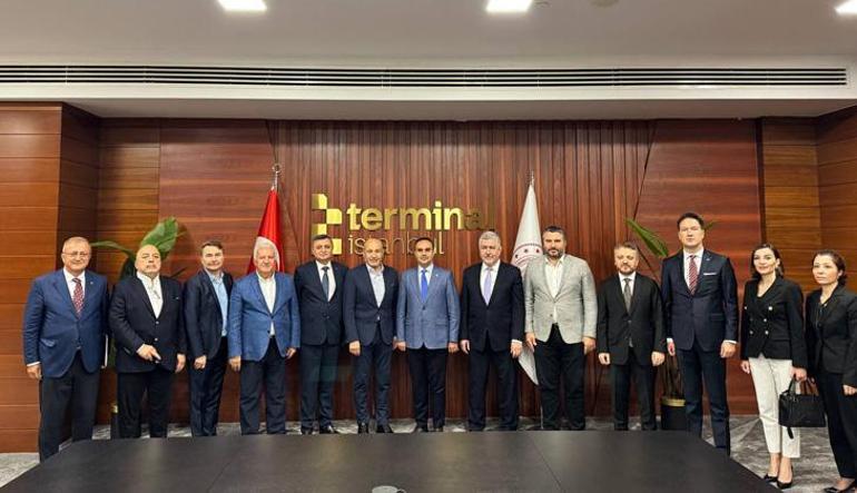 Bakan Kacır, TİM Başkanı Gültepe ve Sanayi Kurulu üyeleri ile görüştü