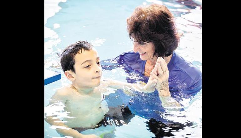 Manş Denizi’ni yüzerek geçen ilk otizmli Türk sporcu Tebrikler Tuna
