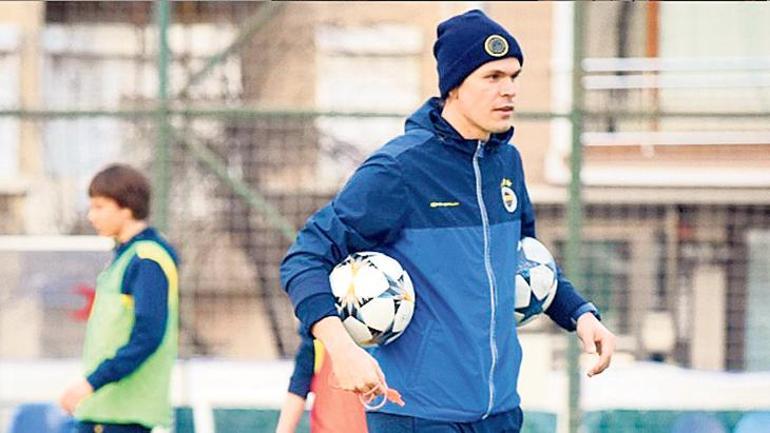 Fenerbahçede Okan Özkan hayalinden vazgeçmedi Gündüz ofis, akşam saha