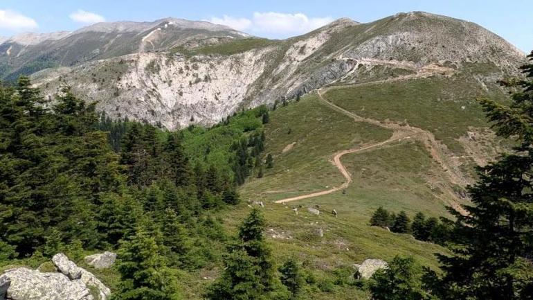 İstanbulun yanı başı Haziran ortasında karda yürüdüler