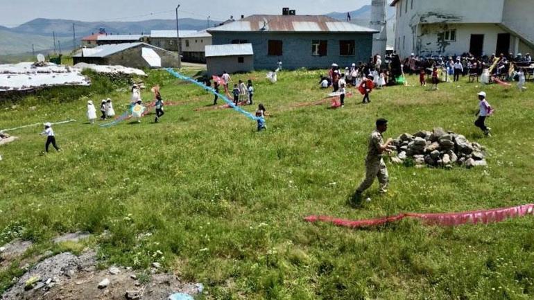 Sadece kitaplardan biliyordu... Ta ki bugüne kadar Köy okulundaki öğrenciler ilk kez gördü