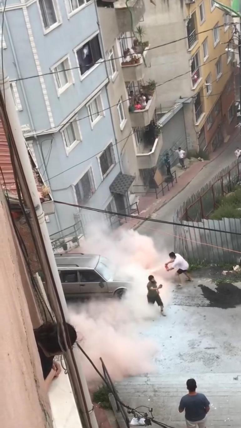 Aracı yanan sürücü öfkeden cam ve aynaları kırdı