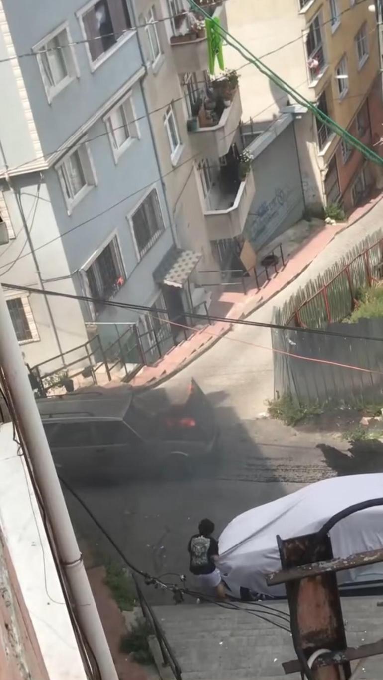Aracı yanan sürücü öfkeden cam ve aynaları kırdı