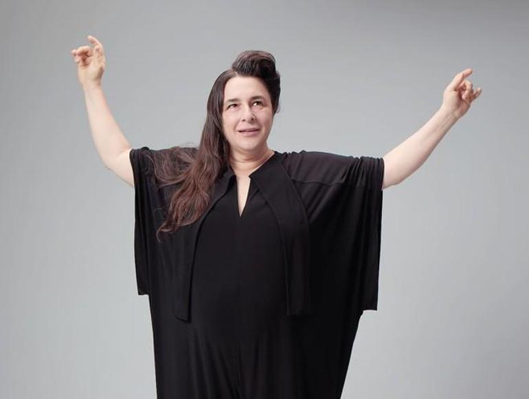 Esra Dermancıoğlu Fransadan paylaştı Lokal dansımızı yaptık